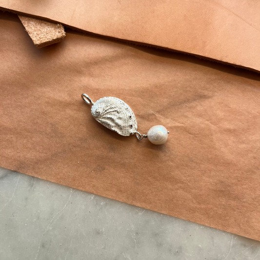 Lara pendant with freshwater pearl