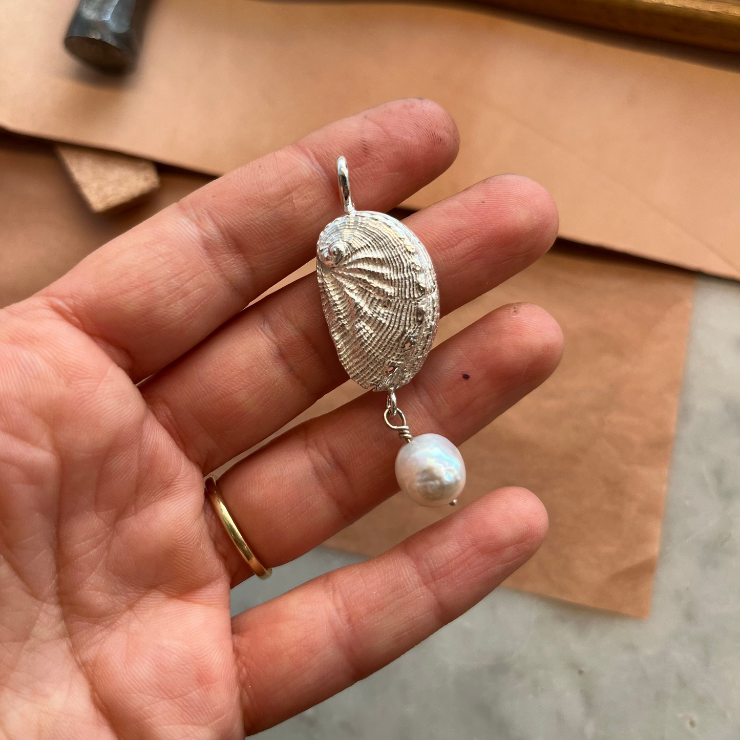 Lara pendant with freshwater pearl