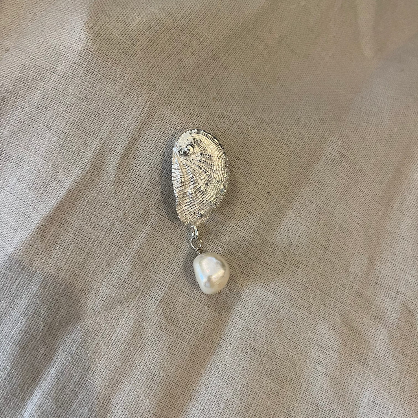 Lara brooch