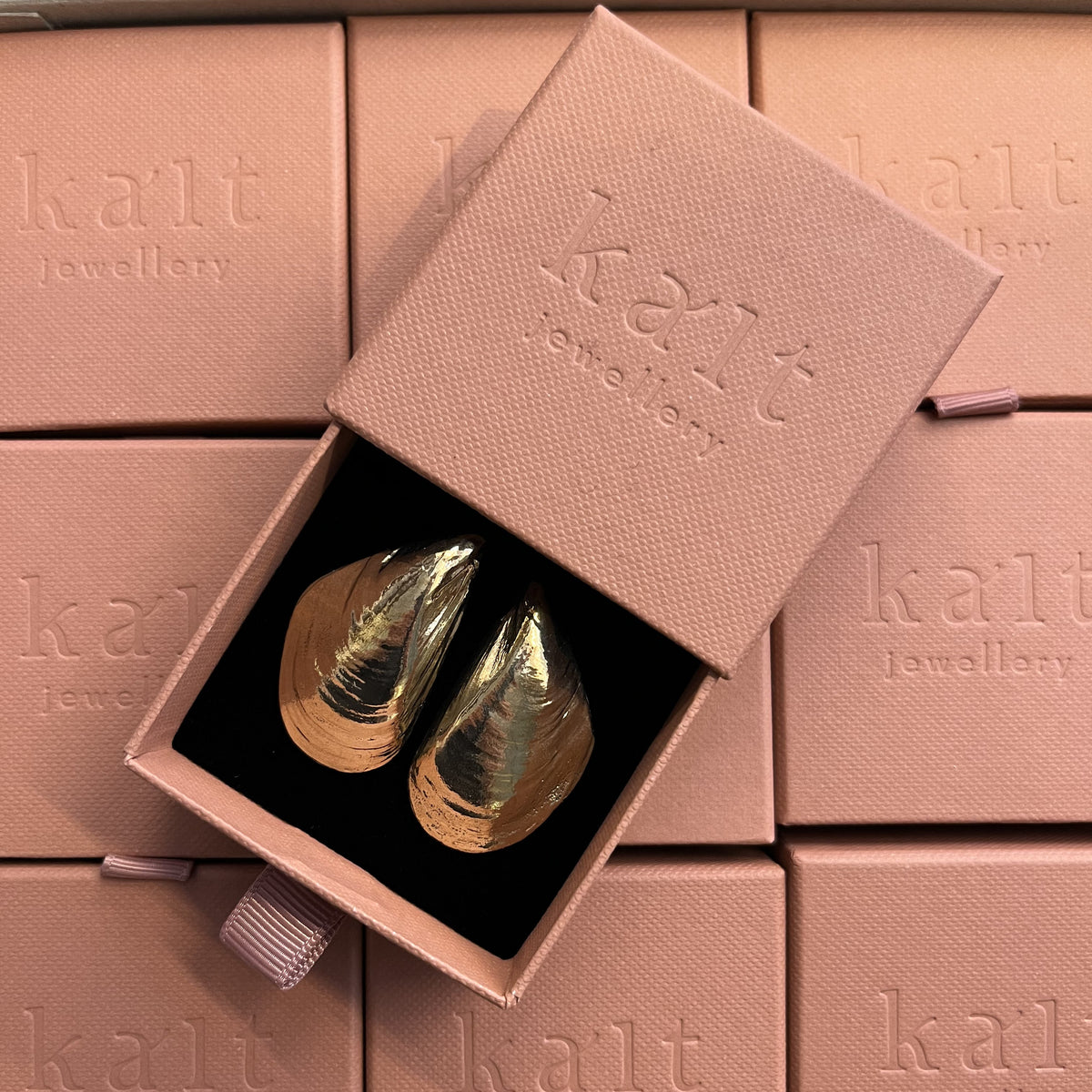 Altea Earrings, brass
